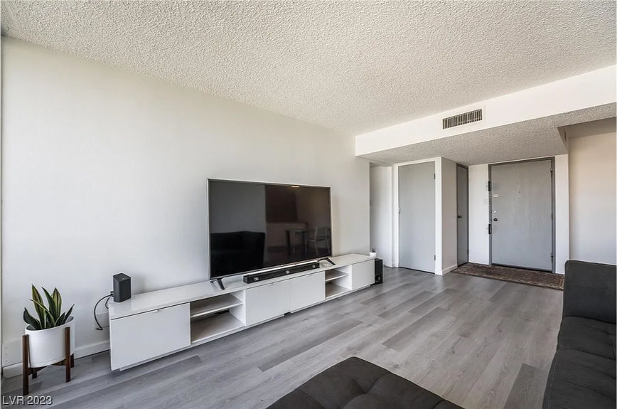 730 S Royal Crest Img 7