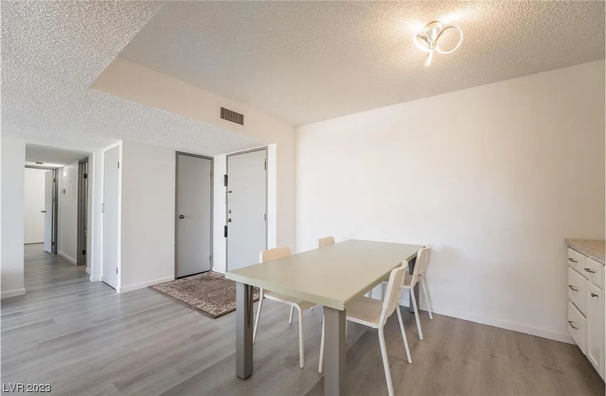 730 S Royal Crest Img 9