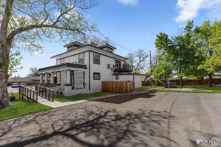 7-web-or-mls-405-w-gilbert-st