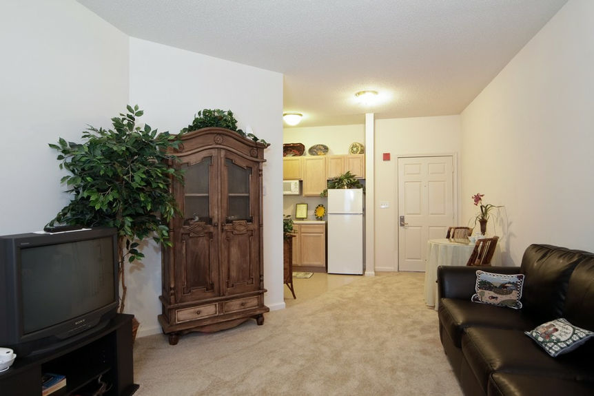 s649610523683685662_p1_i1_w1024