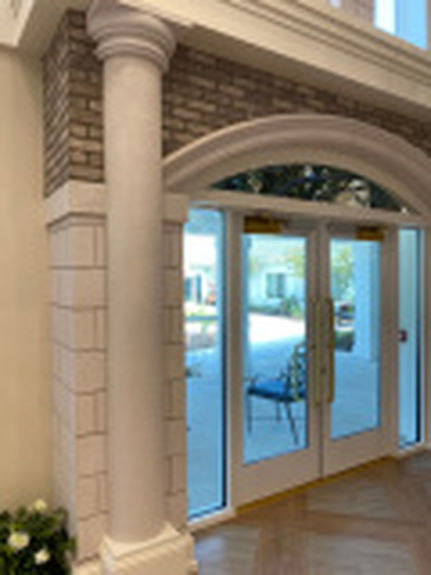 s649610523683685662_p106_i14_w160