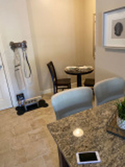 s649610523683685662_p106_i18_w160