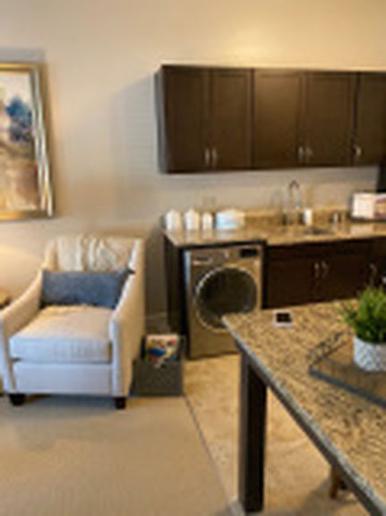 s649610523683685662_p106_i21_w160