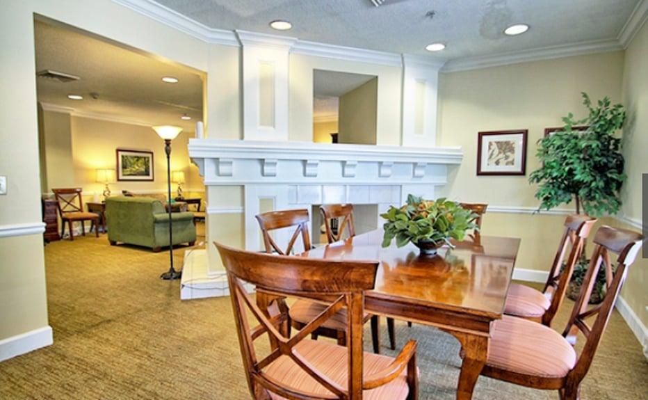 s649610523683685662_p71_i6_w673