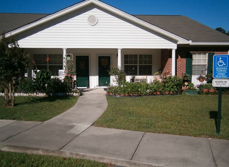 s649610523683685662_p95_i3_w933