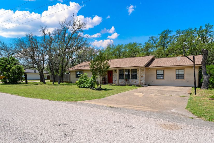 502 Live Oak Dr<span class="d-block"> Johnson City, TX</span>