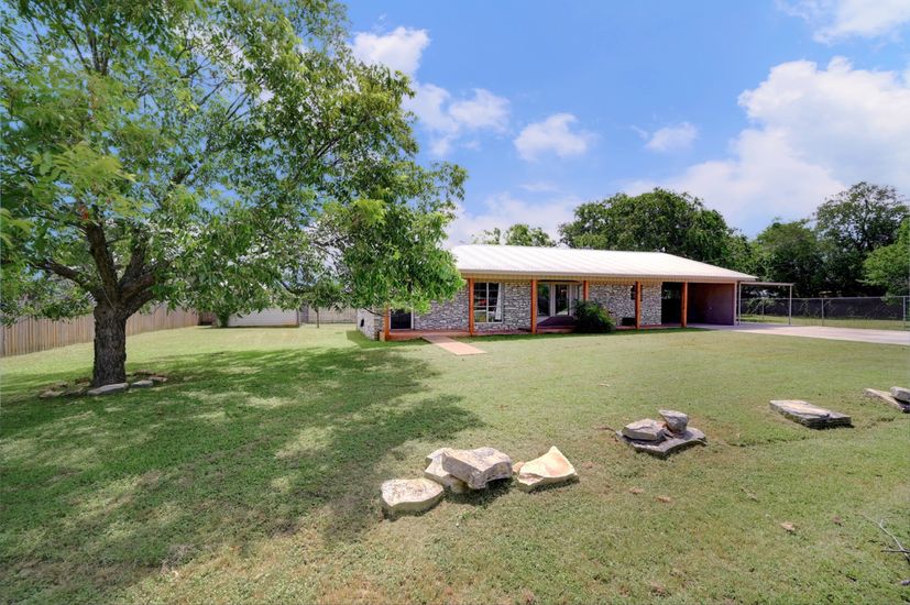 206 N Ave O<span class="d-block"> Johnson City, TX</span>