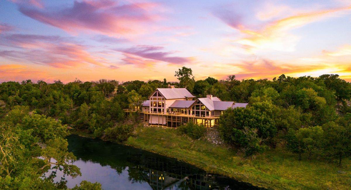 1.cover.List.556Cliff_Aerial-Rear-Eve3-2 Large