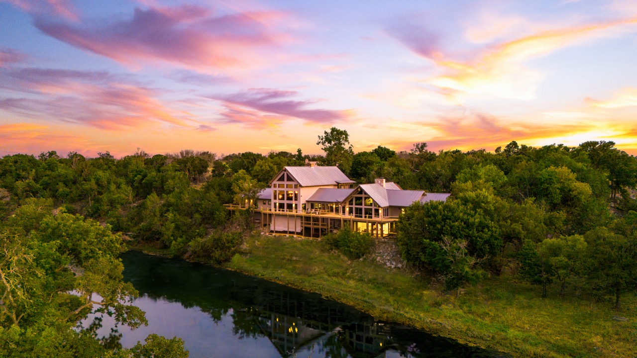 1.cover.List.556Cliff_Aerial-Rear-Eve3-2 Large