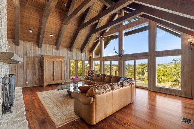 23.Cliff_Living Medium