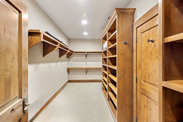 34.Cliff_PrimaryBedroom-Closet Medium