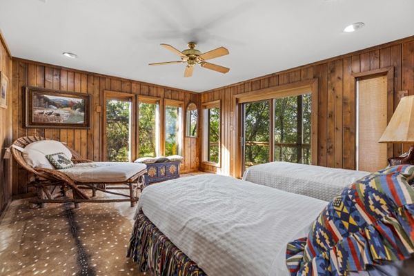 50.Cliff_Bedroom4 Medium