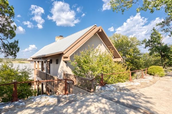 52.Cliff_UpperLvl_Entr Medium