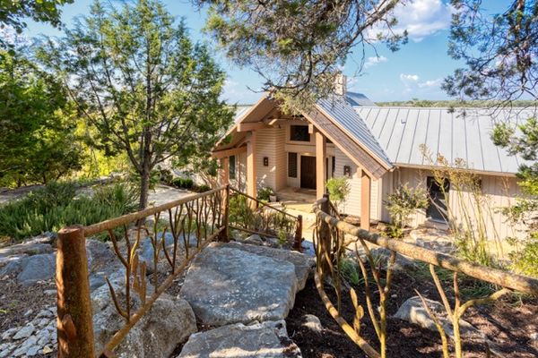 6.bCliff_Front-Door Medium