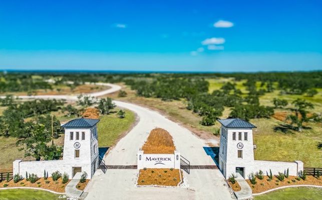 70.GrandEntPhoto Oct 02 2022, 10 45 23 PM-2 Medium