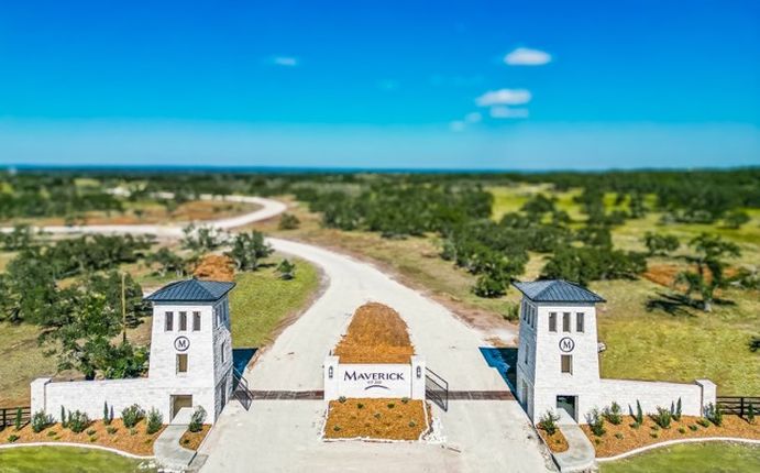 70.GrandEntPhoto Oct 02 2022, 10 45 23 PM-2 Medium