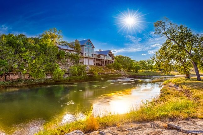 Cliff_Rear-edit.list3 Medium