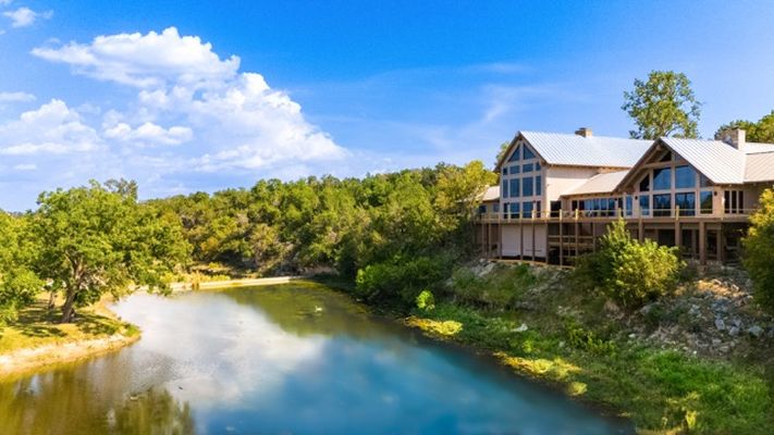 extra.Cliff_Aerial-Rear6_Day-2 Medium