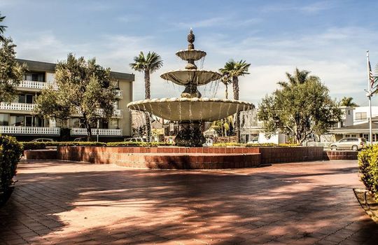 Naples Island Fountain
