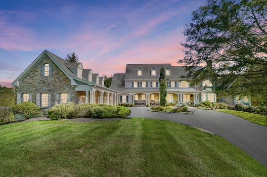 012_HQ52dDDDP7wT-dte_9290-Old-Indian-Hill-Rd (1)