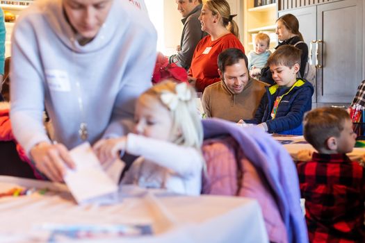 20221203_Oyler Hines_Santa Event_Web_003-min