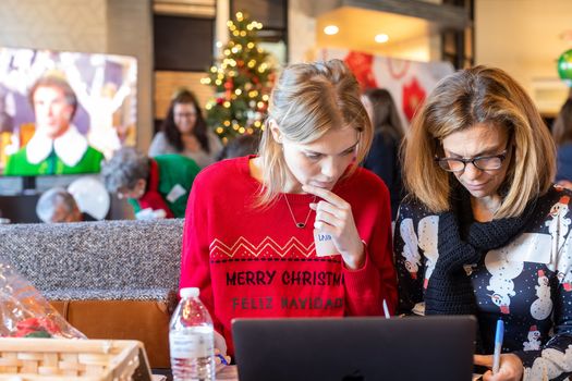 20221203_Oyler Hines_Santa Event_Web_006-min