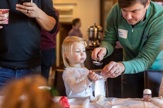 20221203_Oyler Hines_Santa Event_Web_010-min