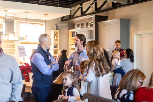 20221203_Oyler Hines_Santa Event_Web_081-min