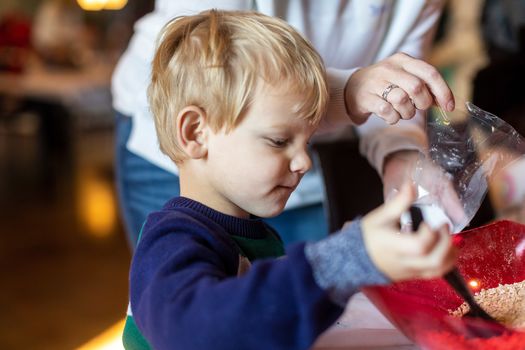 20221203_Oyler Hines_Santa Event_Web_084-min