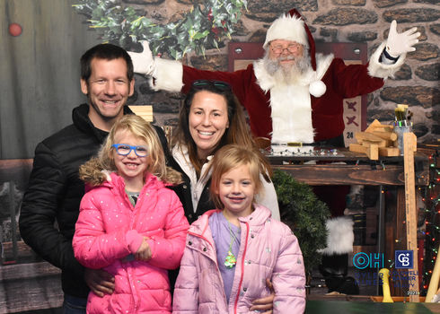 Oyler Hines Santa 2021 Photos 008