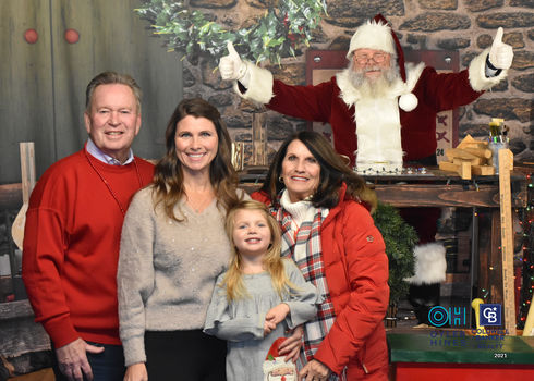 Oyler Hines Santa 2021 Photos 009