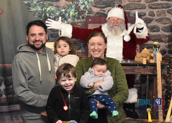 Oyler Hines Santa 2021 Photos 011