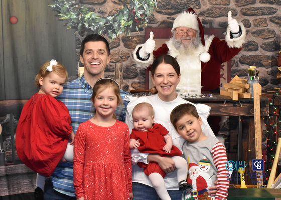 Oyler Hines Santa 2021 Photos 014