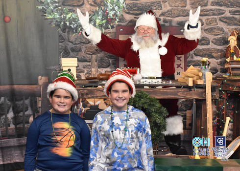 Oyler Hines Santa 2021 Photos 020