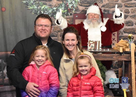 Oyler Hines Santa 2021 Photos 021