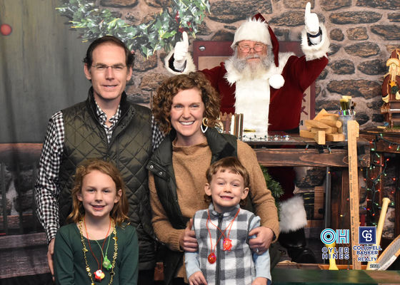 Oyler Hines Santa 2021 Photos 022