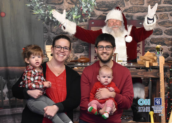 Oyler Hines Santa 2021 Photos 023