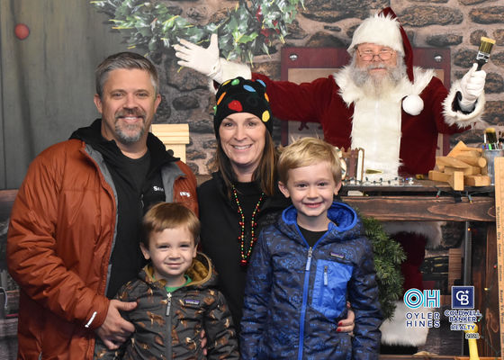 Oyler Hines Santa 2021 Photos 029