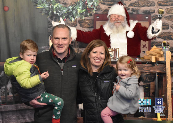 Oyler Hines Santa 2021 Photos 031