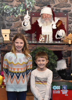 Oyler Hines Santa 2021 Photos 036