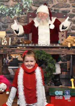 Oyler Hines Santa 2021 Photos 040