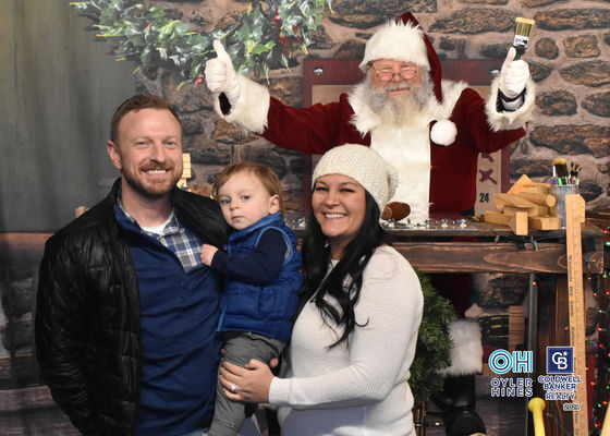 Oyler Hines Santa 2021 Photos 041