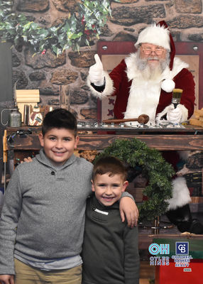 Oyler Hines Santa 2021 Photos 044