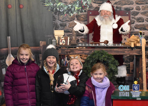 Oyler Hines Santa 2021 Photos 045