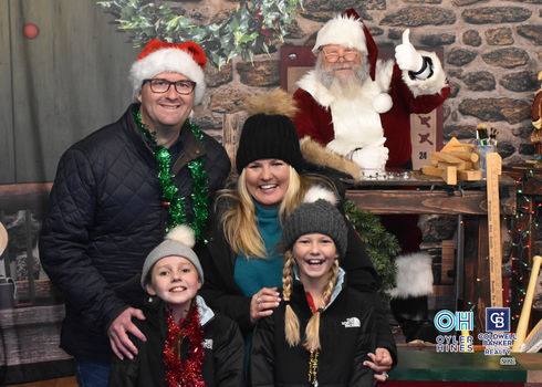 Oyler Hines Santa 2021 Photos 048