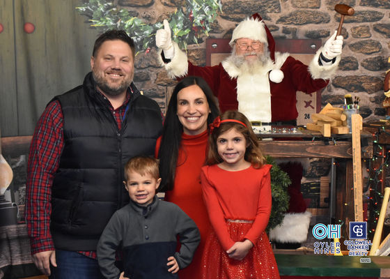 Oyler Hines Santa 2021 Photos 050