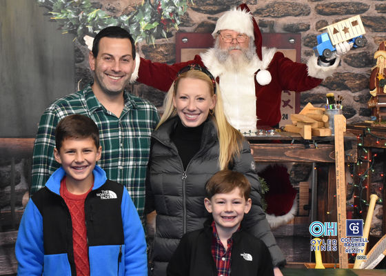 Oyler Hines Santa 2021 Photos 053