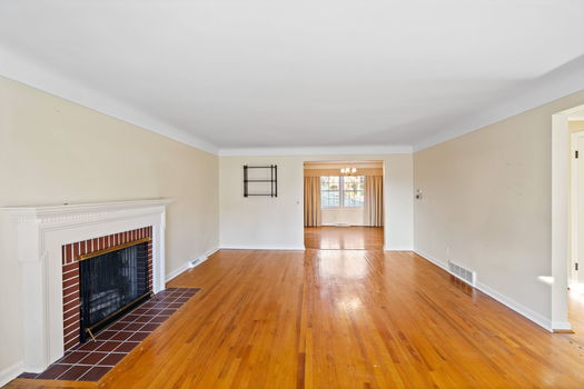 12-web-or-mls-7466 Glenover Dr-9