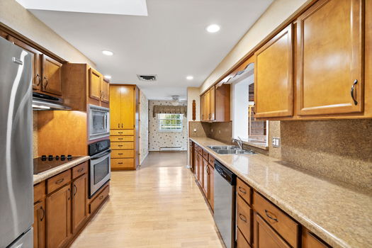 19-web-or-mls-7466 Glenover Dr-25