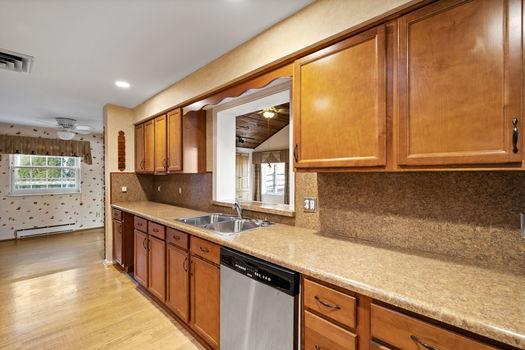 20-web-or-mls-7466 Glenover Dr-29